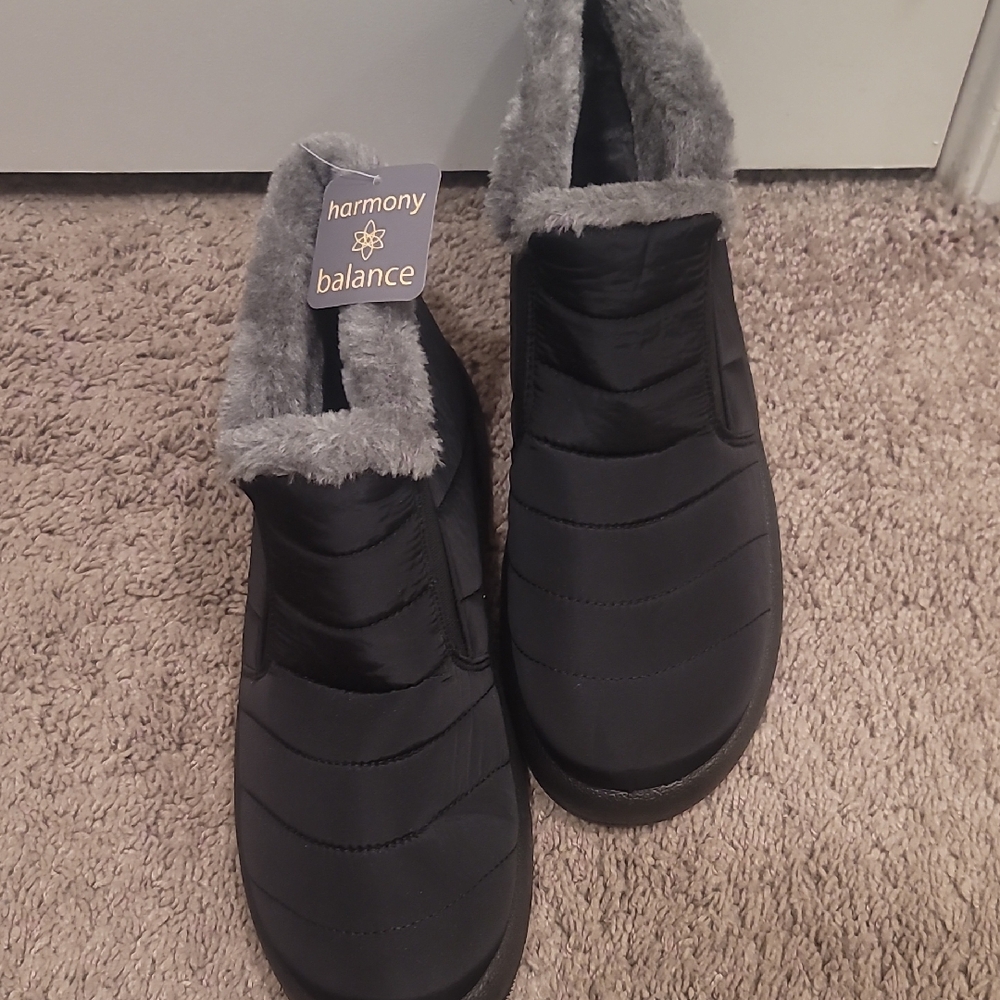 NWOT Black and Gray Quilted Ankle-Top Winter Boots Size 11M